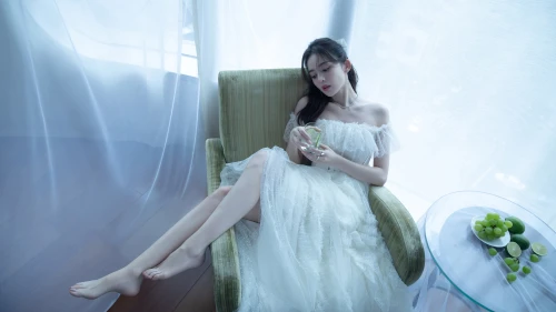 窗边白裙少女 人像摄影 室内 白色连衣裙 4K
