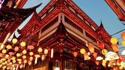 古建筑夜景 传统建筑 灯笼装饰 夜晚氛围 4K