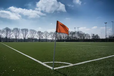 日常生活 足球场 角旗 橙色 4K