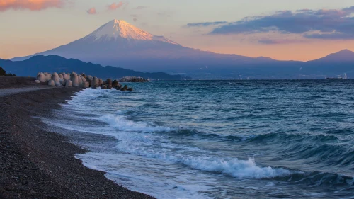 富士山下的黄昏海岸 富士山 海景 黄昏 4K