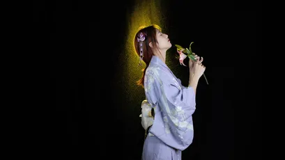 和服女子嗅花 和服 日本文化 花卉 8K