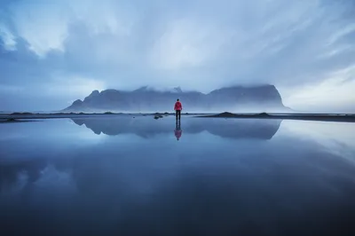 孤影映山湖 自然风光 极简主义 蓝色调 2K