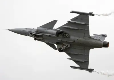 灰色战机空中飞行 战斗机 航空 军事 4K