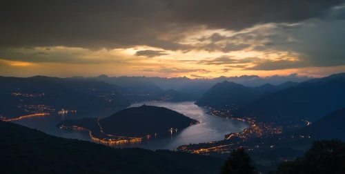 湖畔黄昏景色 湖泊 黄昏 山脉 4K