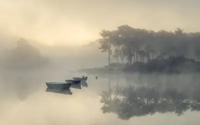 晨雾笼罩的湖面 风景 湖泊 雾气 2K
