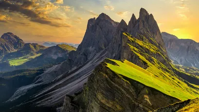 山巅晨曦 山脉 自然风光 日出 4K