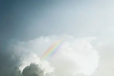 云层中的彩虹 天空 云 彩虹 2K