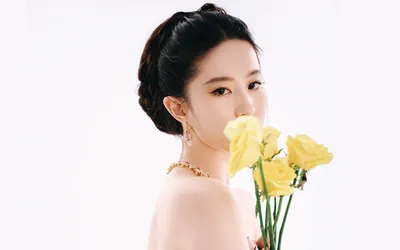 优雅的黄色花朵与女性 花卉 女性 黄色 2K