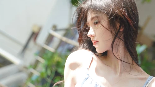 夏日微风中的少女 户外 青春 自然光 4K
