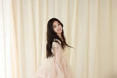 优雅的白色礼服女性 人物 室内 白色 4K
