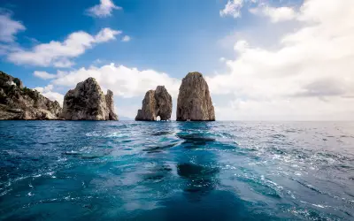 碧海蓝天下的奇岩 海景 岩石 自然风光 4K