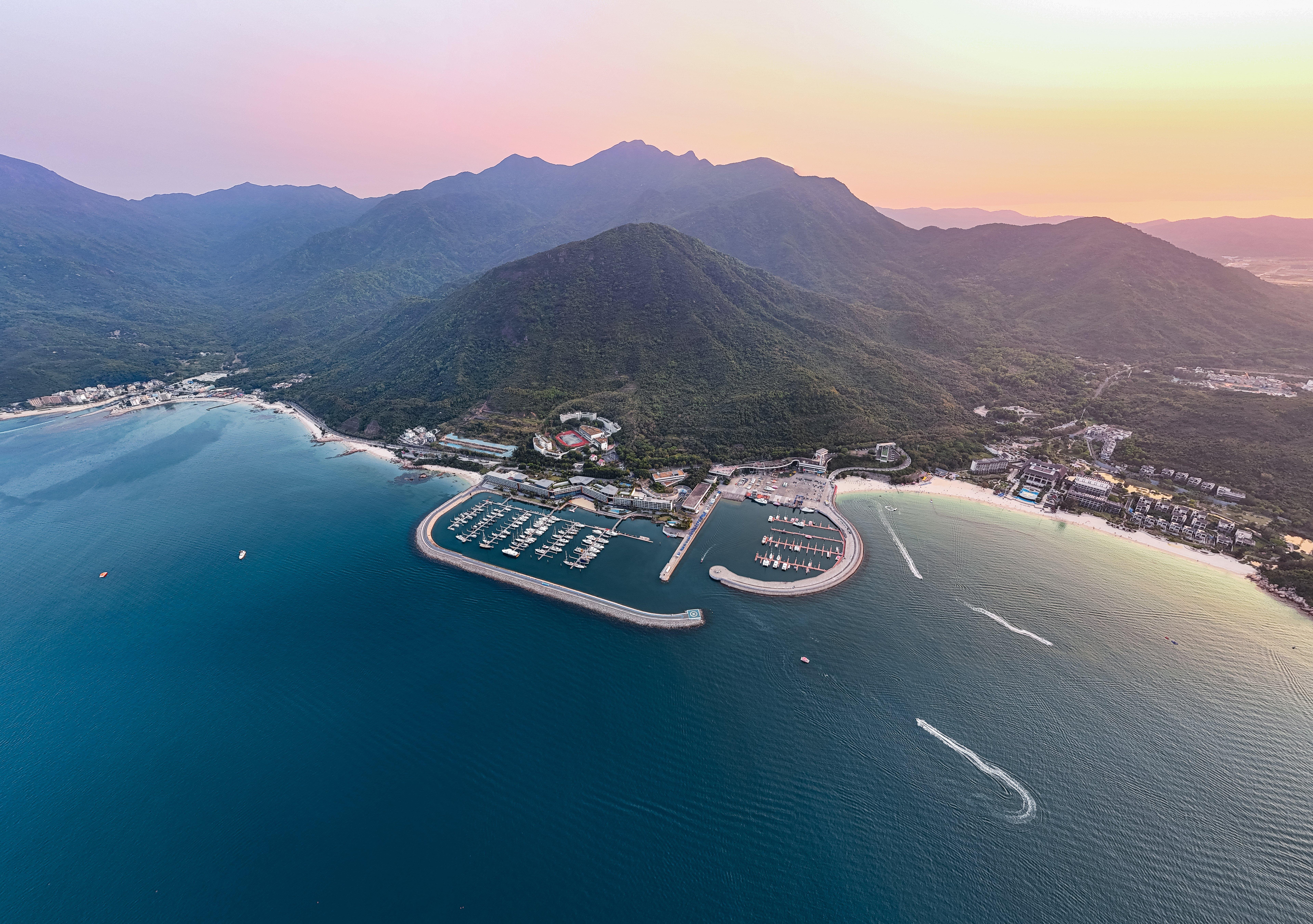 海滨度假胜地 海滨 度假村 山脉 8K