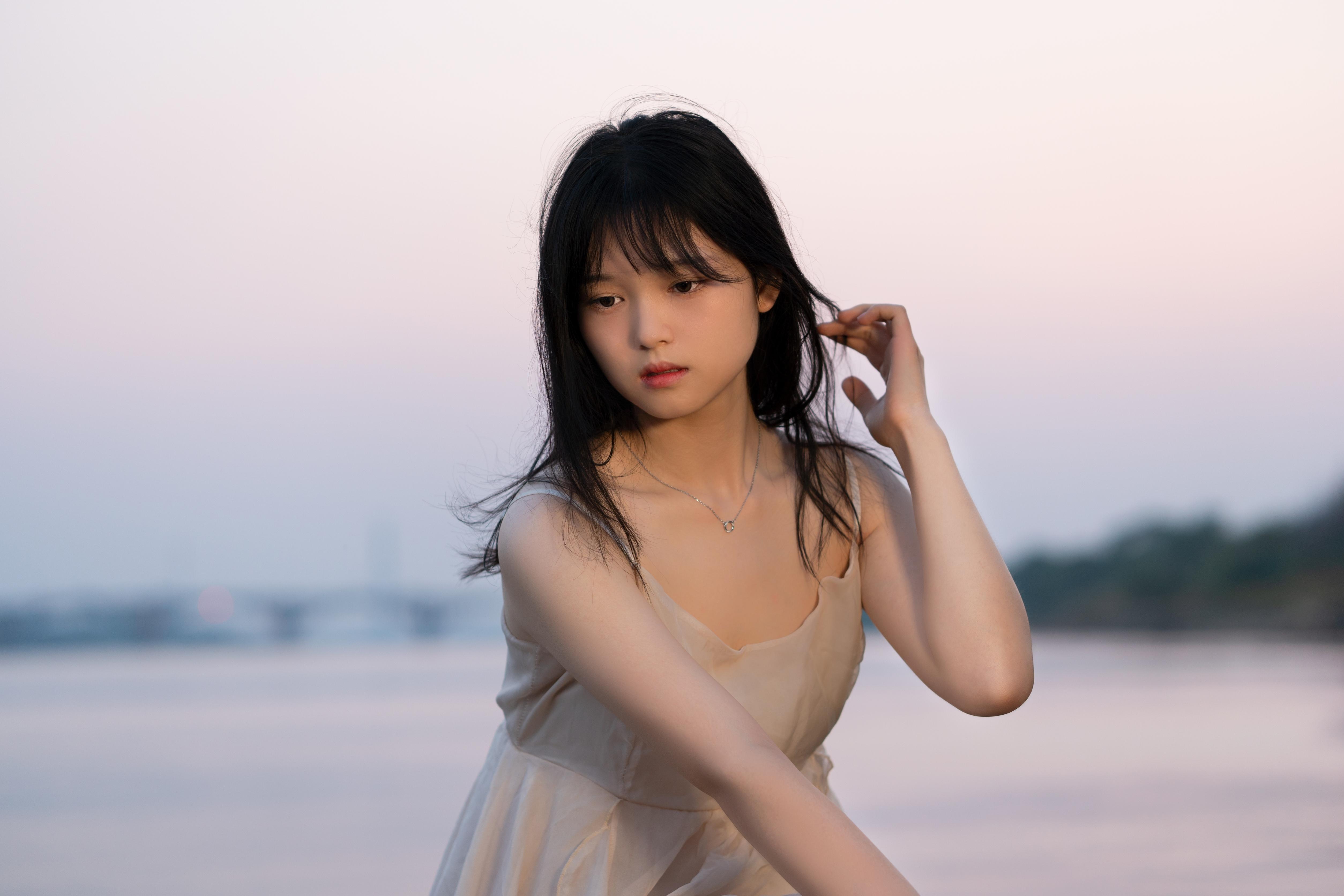 暮色中的少女 户外写真 黄昏 柔光 4K