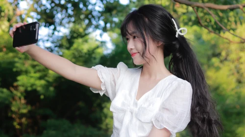 户外自拍的少女 自拍 少女 户外 4K