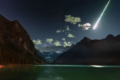 夜空流星湖山 自然风光 星空 流星 4K