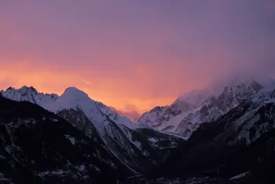雪山日落霞光 山脉 日落 雪景 4K