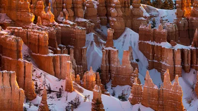 冬季的 Bryce 自然景观 雪景 岩石地貌 4K