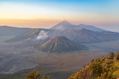 火山群日落全景 自然风光 火山地貌 日落时分 8K