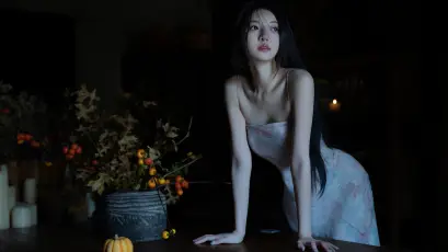 暗夜中的神秘少女 女性 黑暗 神秘 4K