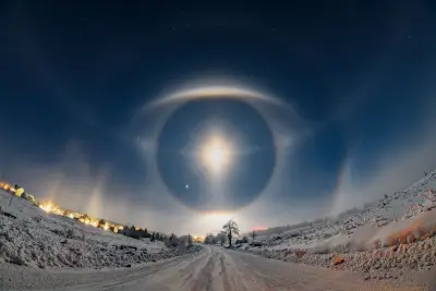 月光下的雪景光环 雪地 夜晚 月亮 4K