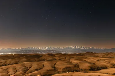 星空下的沙漠山脉 夜景 沙漠 雪山 4K