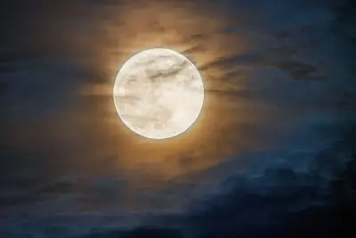 满月夜 月亮 夜空 云彩 1080P