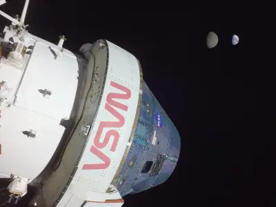 太空站与月球 太空 国际空间站 夜晚 4K