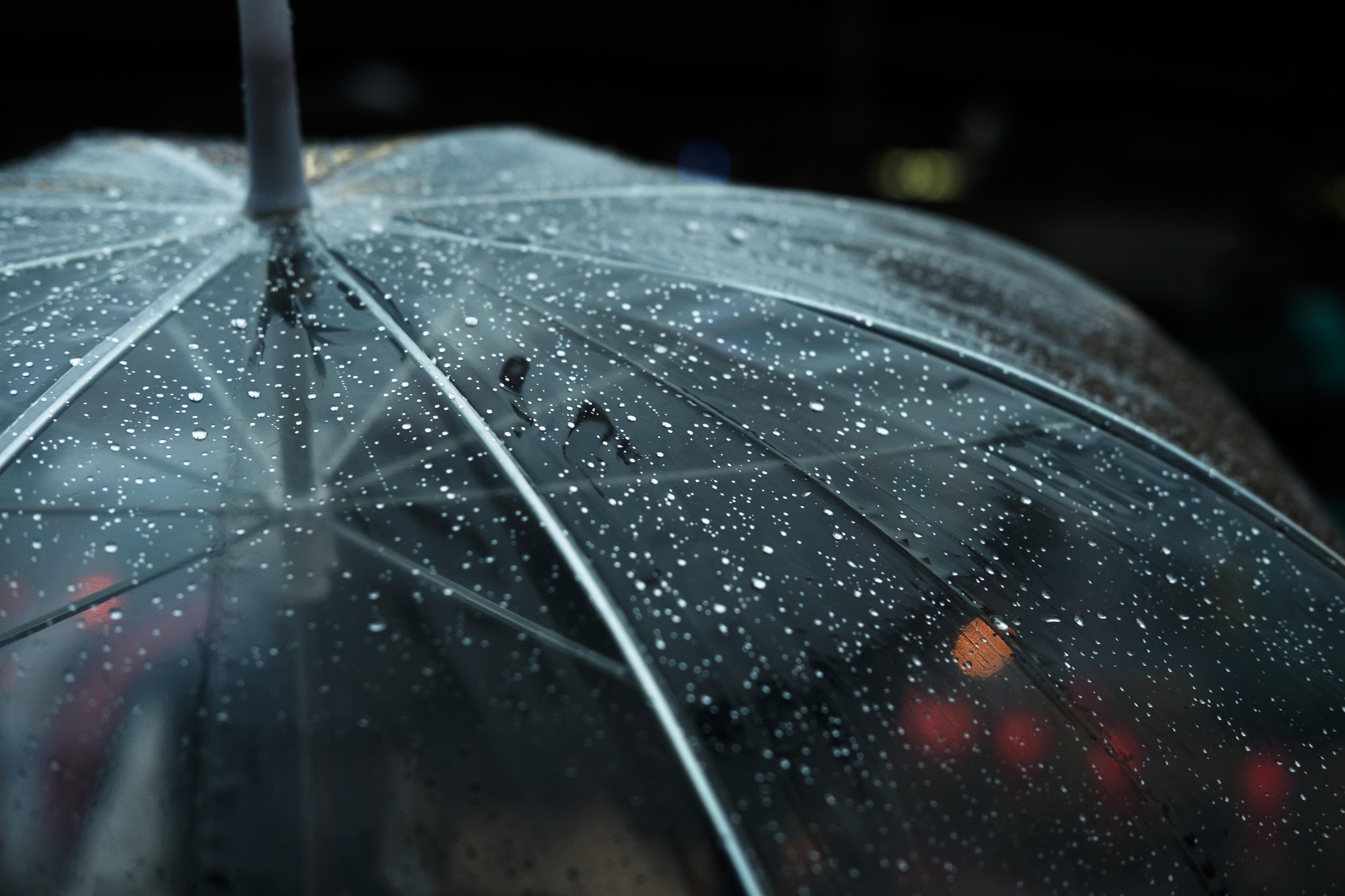 雨夜透明伞特写 雨天 夜景 透明伞 4K