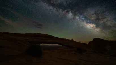 星空下的拱桥 自然景观 夜景 银河系 4K