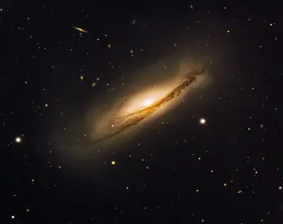 螺旋星系深空图 天文摄影 深空天体 金色星系 4K
