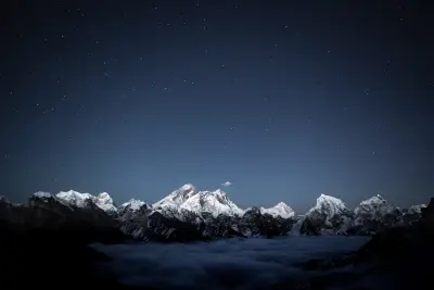 星空下的雪山之夜 雪山 星空 夜景 4K
