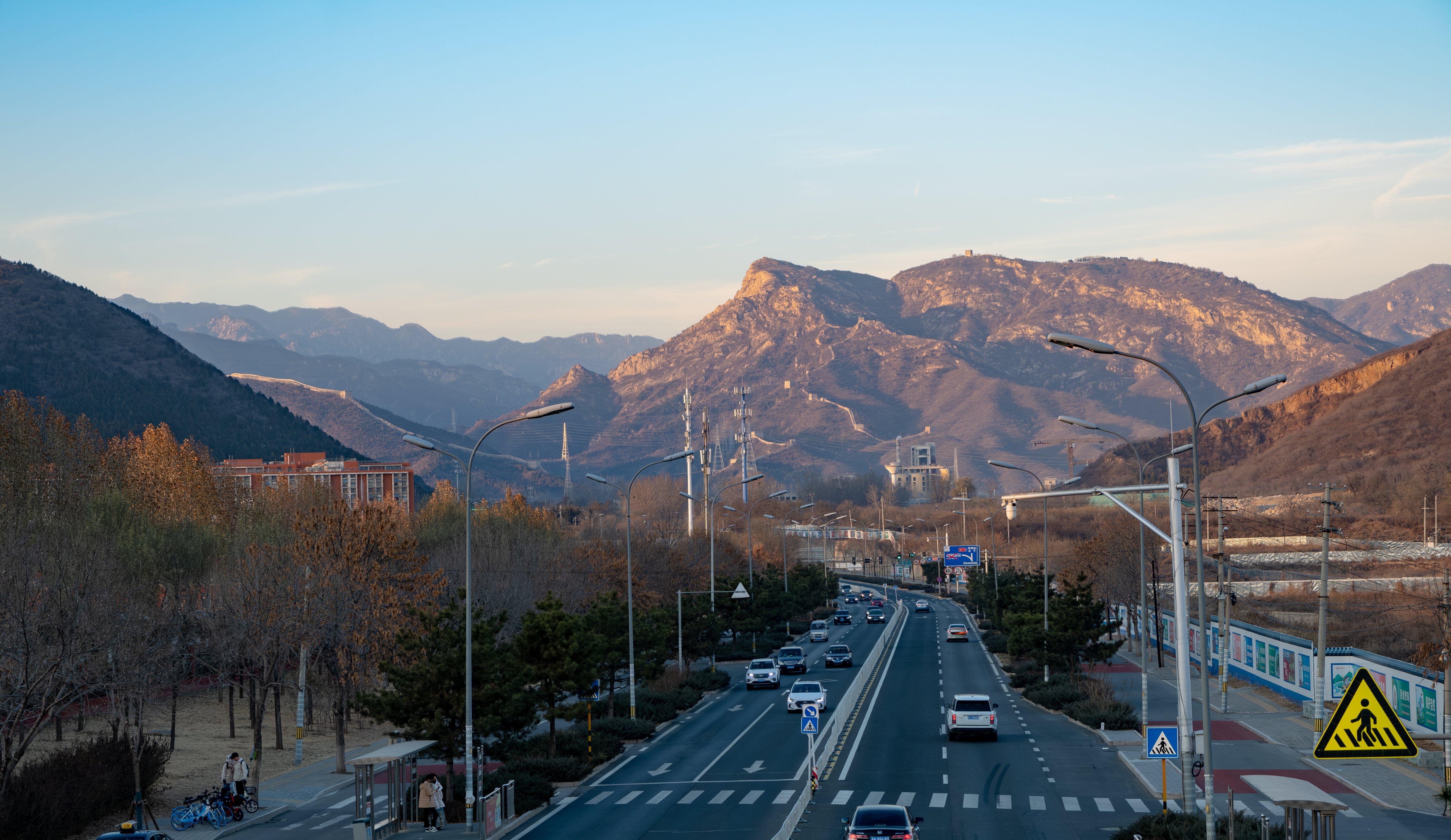 山脚下的公路 风景 公路 山脉 4K
