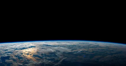 地球大气层与云层的美 太空视角 地球全景 自然风光 4K