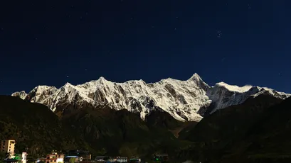 雪山夜景 雪山 夜景 星空 8K