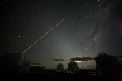 星空下的激光 夜空 天文台 银河 4K