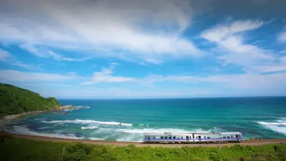 海岸线上的列车 海景 火车 自然风光 1080P
