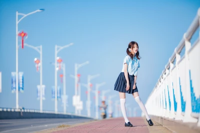 晴天桥上少女 晴天 桥 少女 8K