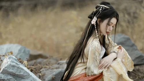 古典风女性在自然环境 古代服饰 自然景观 女性形象 8K