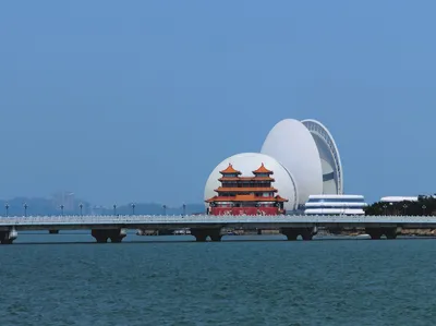 水畔现代建筑 建筑 现代风格 蓝色天空 2K