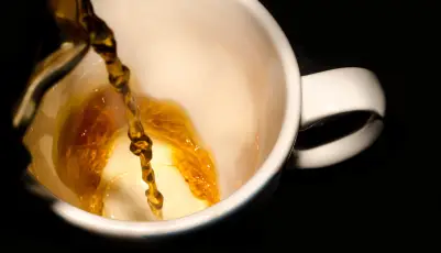 茶香四溢 饮品 茶 倾倒 4K