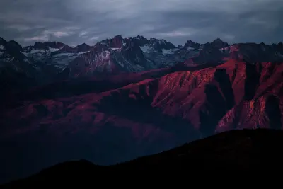 暮色下的红色山脉 山脉 风景 黄昏 8K