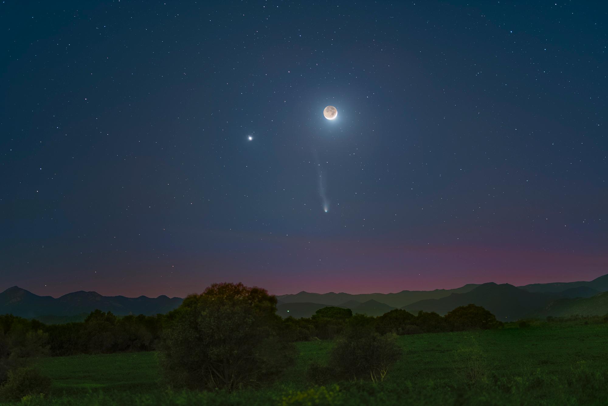 夜空中的彗星与月亮 夜景 星空 自然风光 1080P