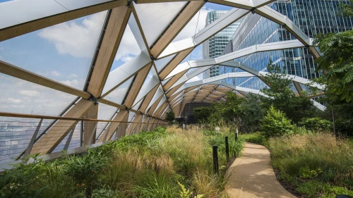 现代城市中的绿色走廊 现代建筑 绿色植物 玻璃屋顶 4K
