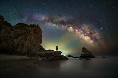 星空下的孤独旅人 自然风光 夜景摄影 银河系 4K