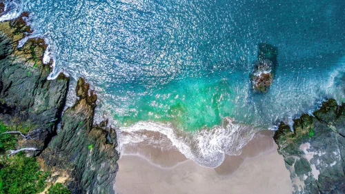 航拍海岸礁石与碧海 航拍 海景 自然风光 4K