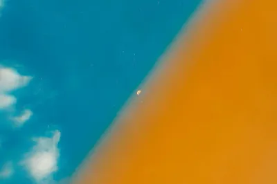 天空与橙色斜面 天空 橙色 抽象 2K