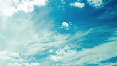 蓝天白云下的宁静时光 天空 云朵 自然 4K