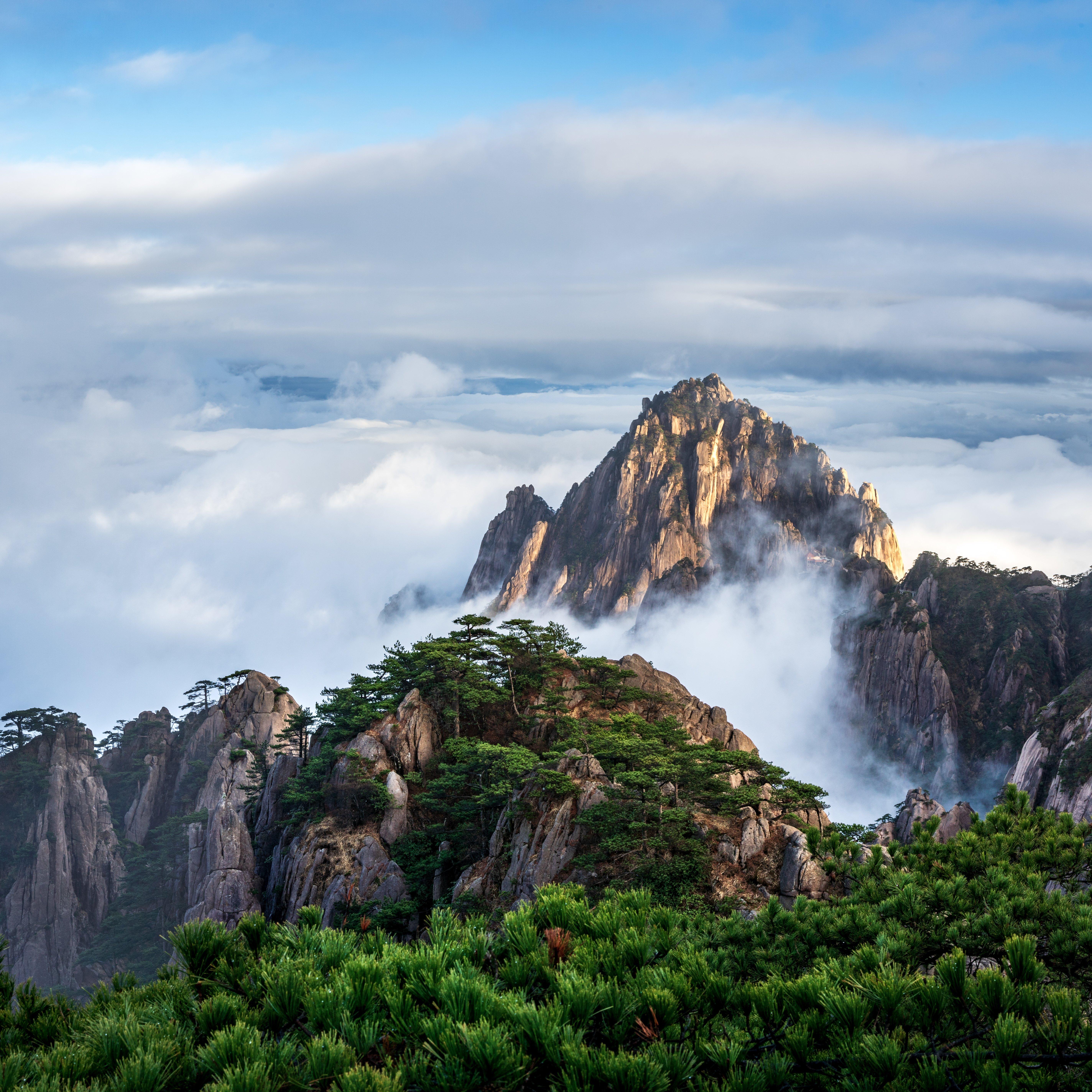 云海中的山峰 自然风光 山脉 云雾 8K