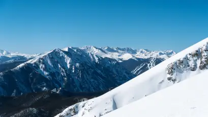 雪山之巅 雪山 冬季 蓝天 4K