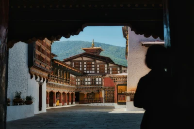 古朴庭院 古建筑 庭院 山脉 4K